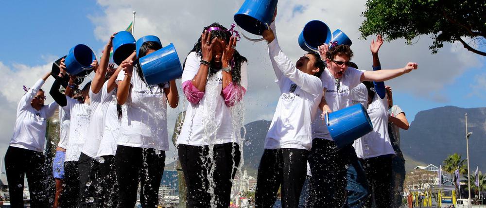 Mit der "Ice Bucket Challenge" wurde auf die Verbreitung der Erkrankung ALS hingewiesen.