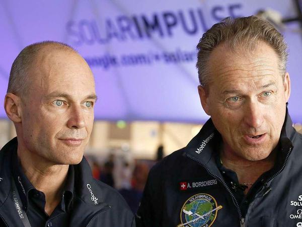 Zweierteam. Bertrand Piccard und André Borschberg werden sich an Bord des Solarflugzeugs abwechseln.