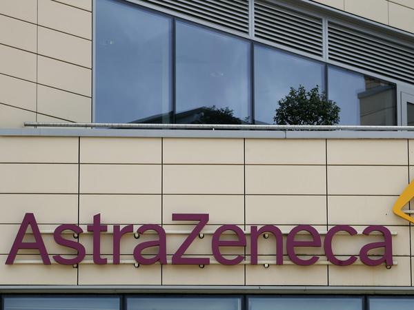 Das britisch-schwedische Pharmaunternehmen Astra-Zeneca liefert sich in der Impfstoffherstellung ein Kopf-an-Kopf-Rennen mit dem chinesischen Biotechnik-Unternehmen Sinovac.