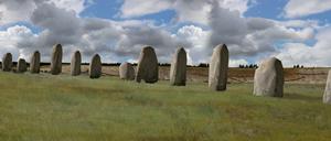 Bis zu 25 Tonnen müssen die Steine gewogen haben, die die Menschen der Jungsteinzeit im Südwesten Englands mühsam heranschafften, bearbeiteten und aufrichteten - zu welchem Zweck, können Forscher nur spekulieren. 