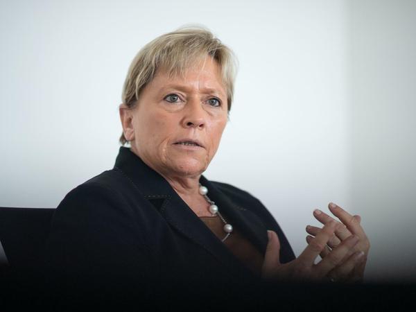 Susanne Eisenmann (CDU) bemüht sich um gute Stimmung - dabei liegen die CDU-Länder im Clinch mit der Bundesbildungsministerin. 