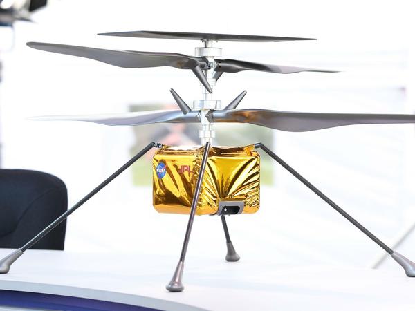 Ingenuity ist der erste Helikopter, der auf dem Mars fliegen wird, trotz der dünnen Atmosphäre. 