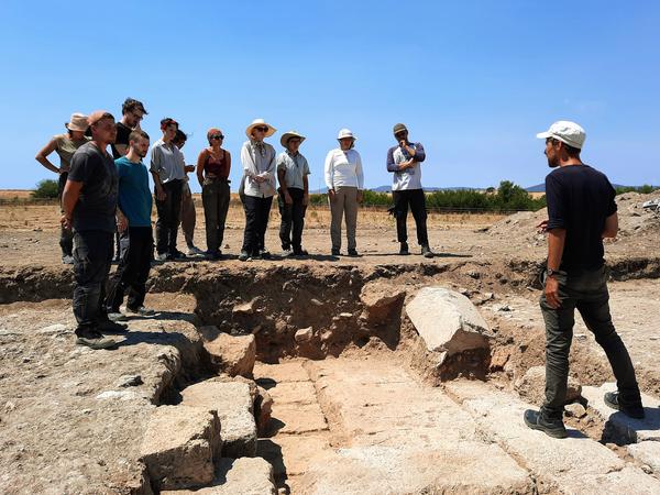 Bislang ist nur ein Teil des neu entdeckten Tempels in Vulci freigelegt. 