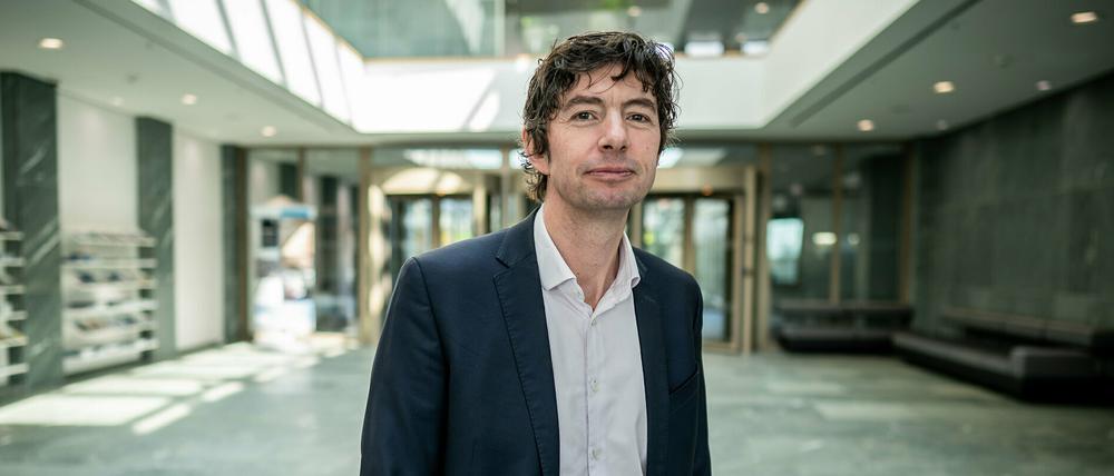 Christian Drosten, Direktor, Institut für Virologie, Charite - wundert sich über die Einlassungen mancher Wissenschaftler-Kollegen.