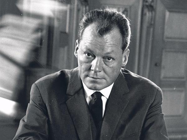 Ein Porträtbild von Willy Brandt.