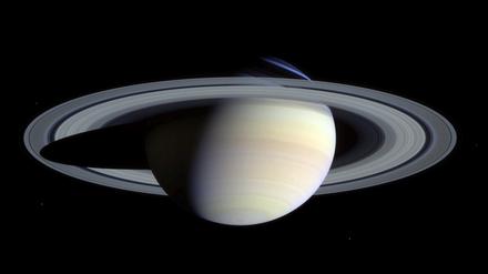 In astronomischen Dimensionen bekam Saturn seine Ringe erst "vor Kurzem". Und sie werden sich auch "bald" wieder auflösen, denn der Planet wird sie sich im Laufe der Zeit einverleiben.